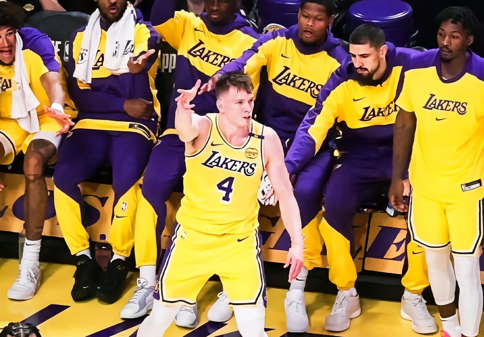 乐鱼网址 -亚冠冲刺阶段再迎强敌，密尔沃基雄鹿队长鼓劲，主帅态度：质疑声仍在，身体对抗强度拉满的简单介绍